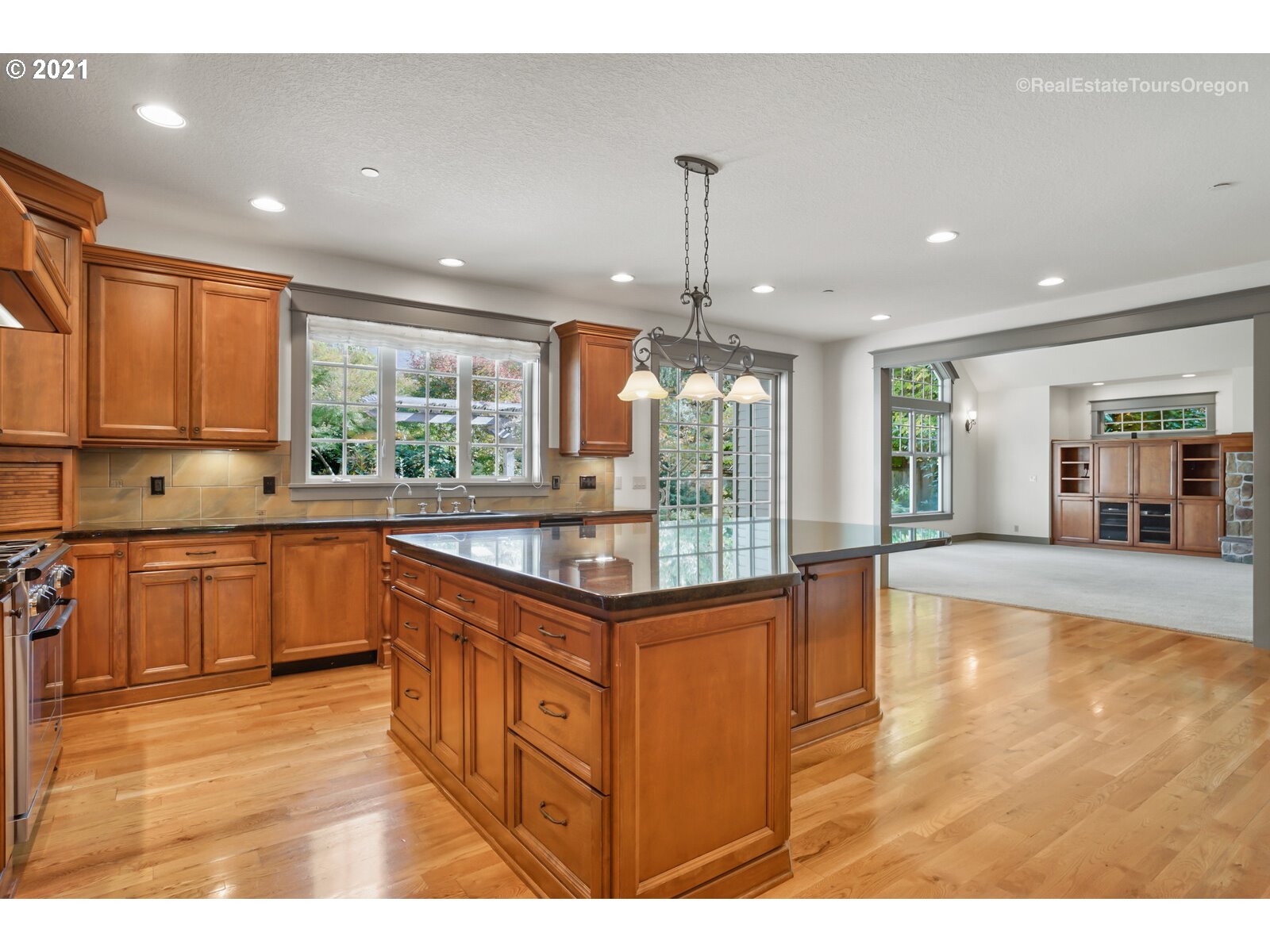 3973 Southwest Childs Road Lake Oswego, OR 97034 - Photo 11 of 32 Gallery Image 11