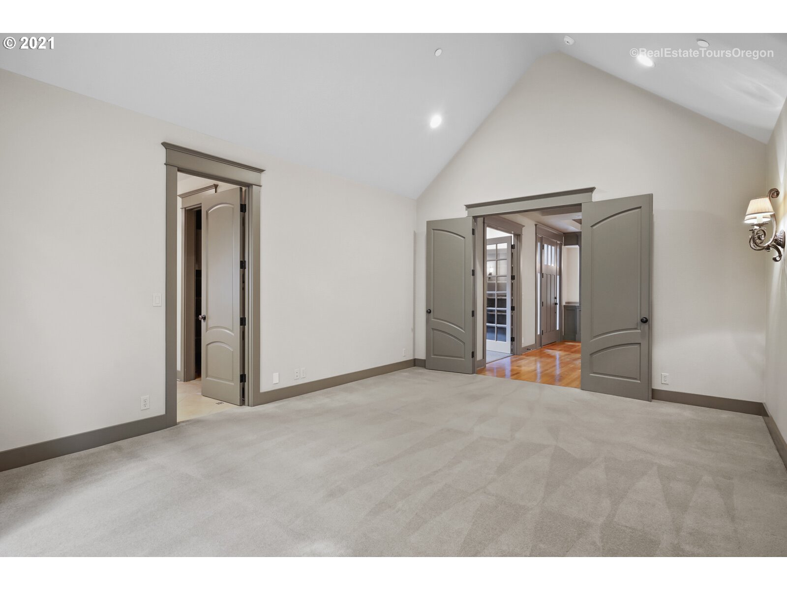 3973 Southwest Childs Road Lake Oswego, OR 97034 - Photo 16 of 32 Gallery Image 16