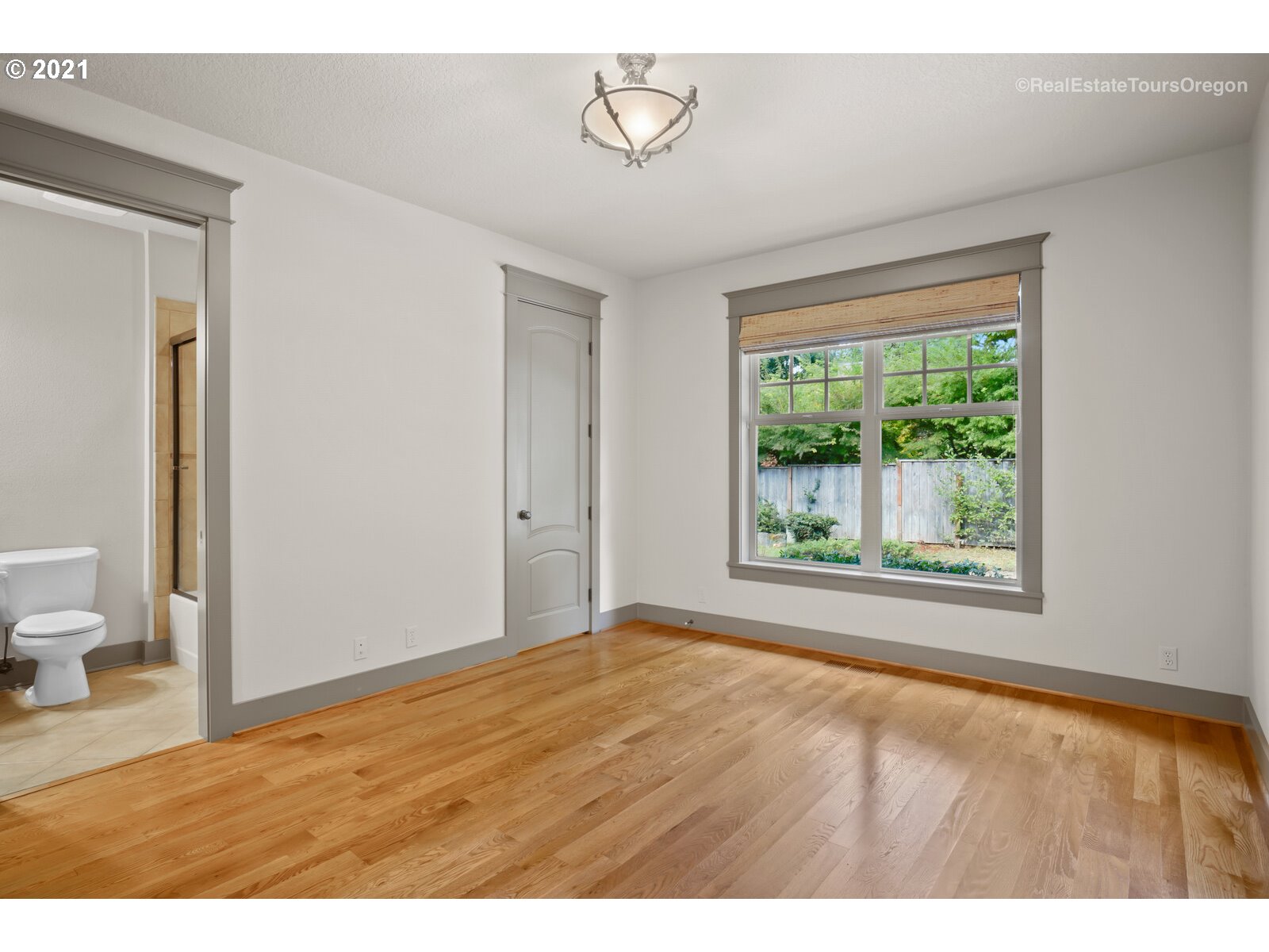 3973 Southwest Childs Road Lake Oswego, OR 97034 - Photo 22 of 32 Gallery Image 22