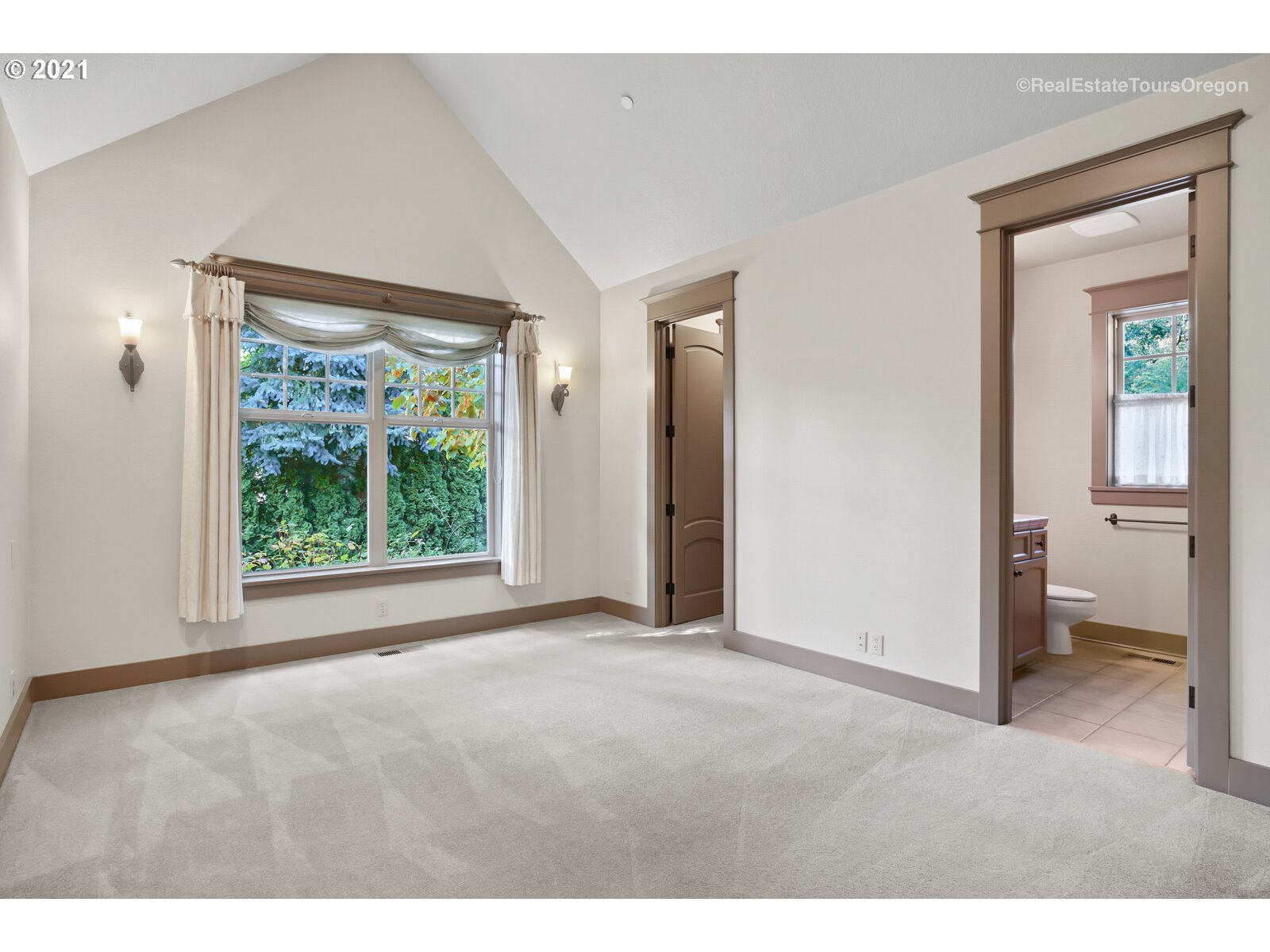 3973 Southwest Childs Road Lake Oswego, OR 97034 - Photo 24 of 32 Gallery Image 24