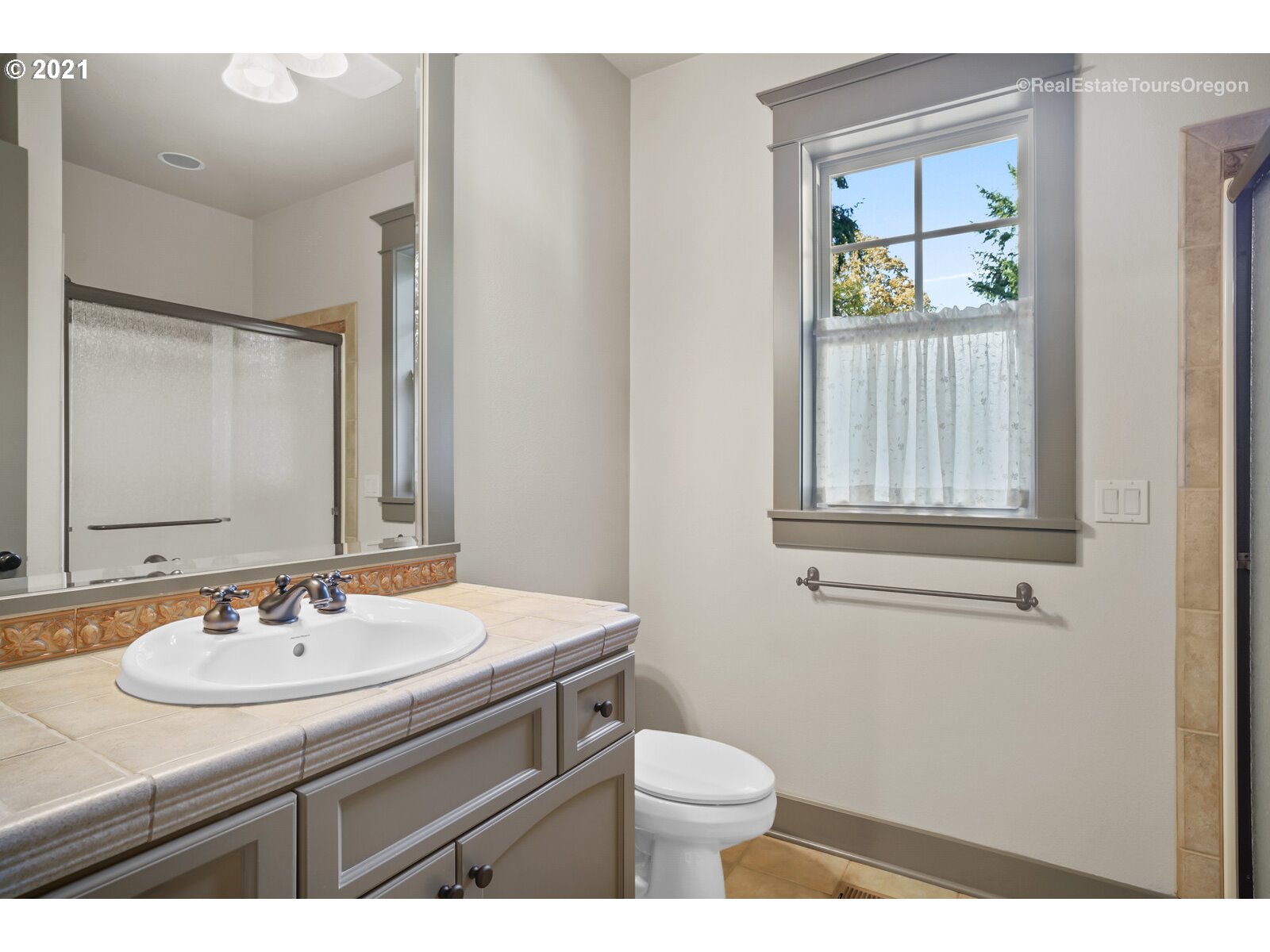3973 Southwest Childs Road Lake Oswego, OR 97034 - Photo 25 of 32 Gallery Image 25