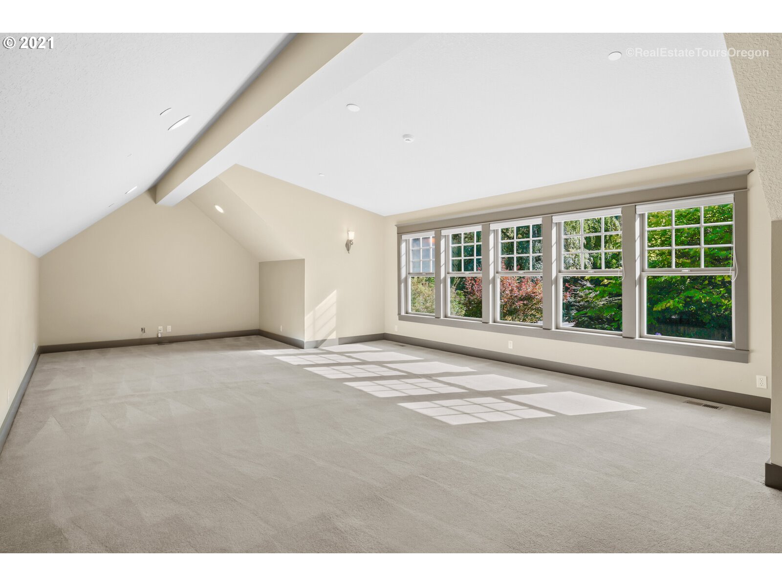 3973 Southwest Childs Road Lake Oswego, OR 97034 - Photo 27 of 32 Gallery Image 27