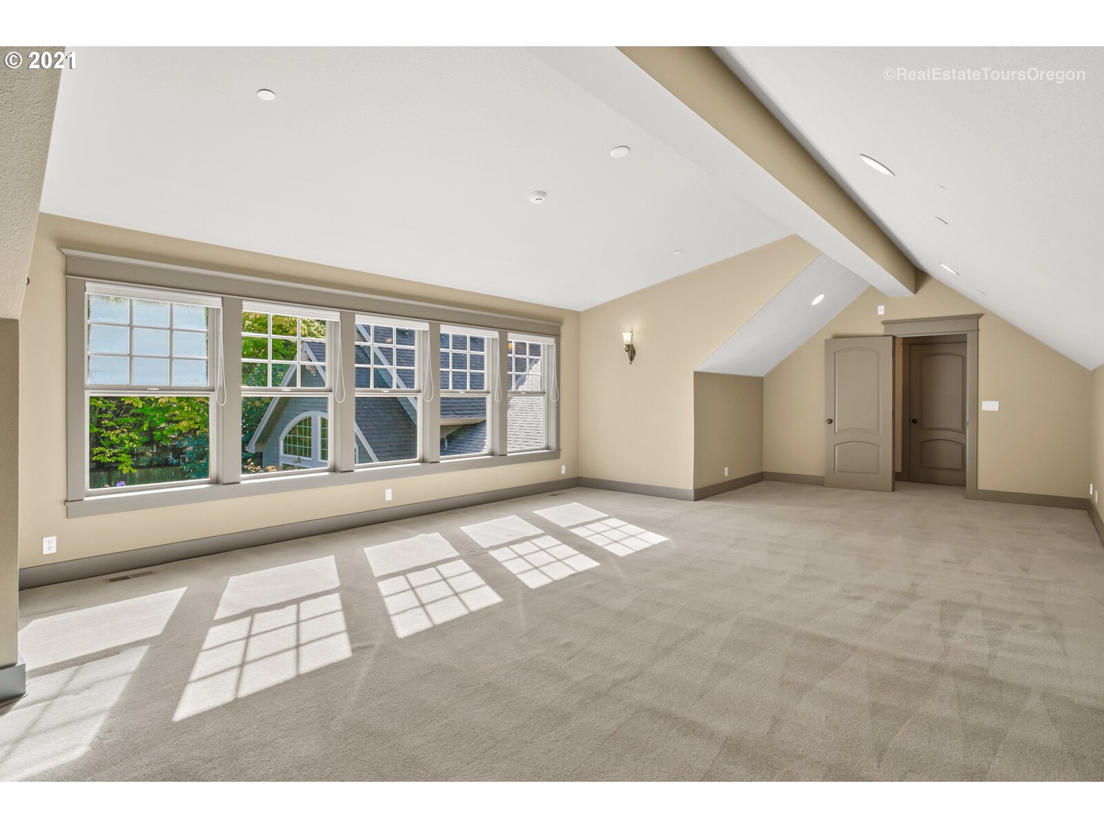 3973 Southwest Childs Road Lake Oswego, OR 97034 - Photo 28 of 32 Gallery Image 28