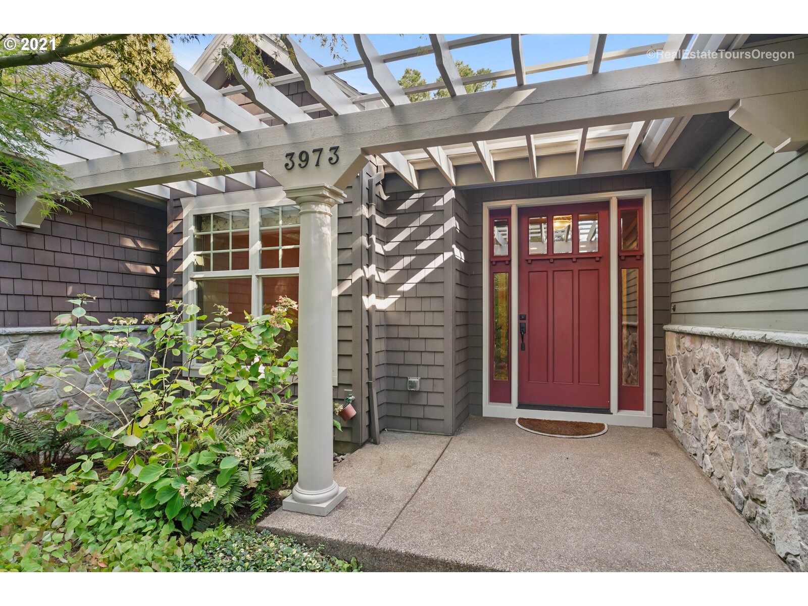 3973 Southwest Childs Road Lake Oswego, OR 97034 - Photo 4 of 32 Gallery Image 4