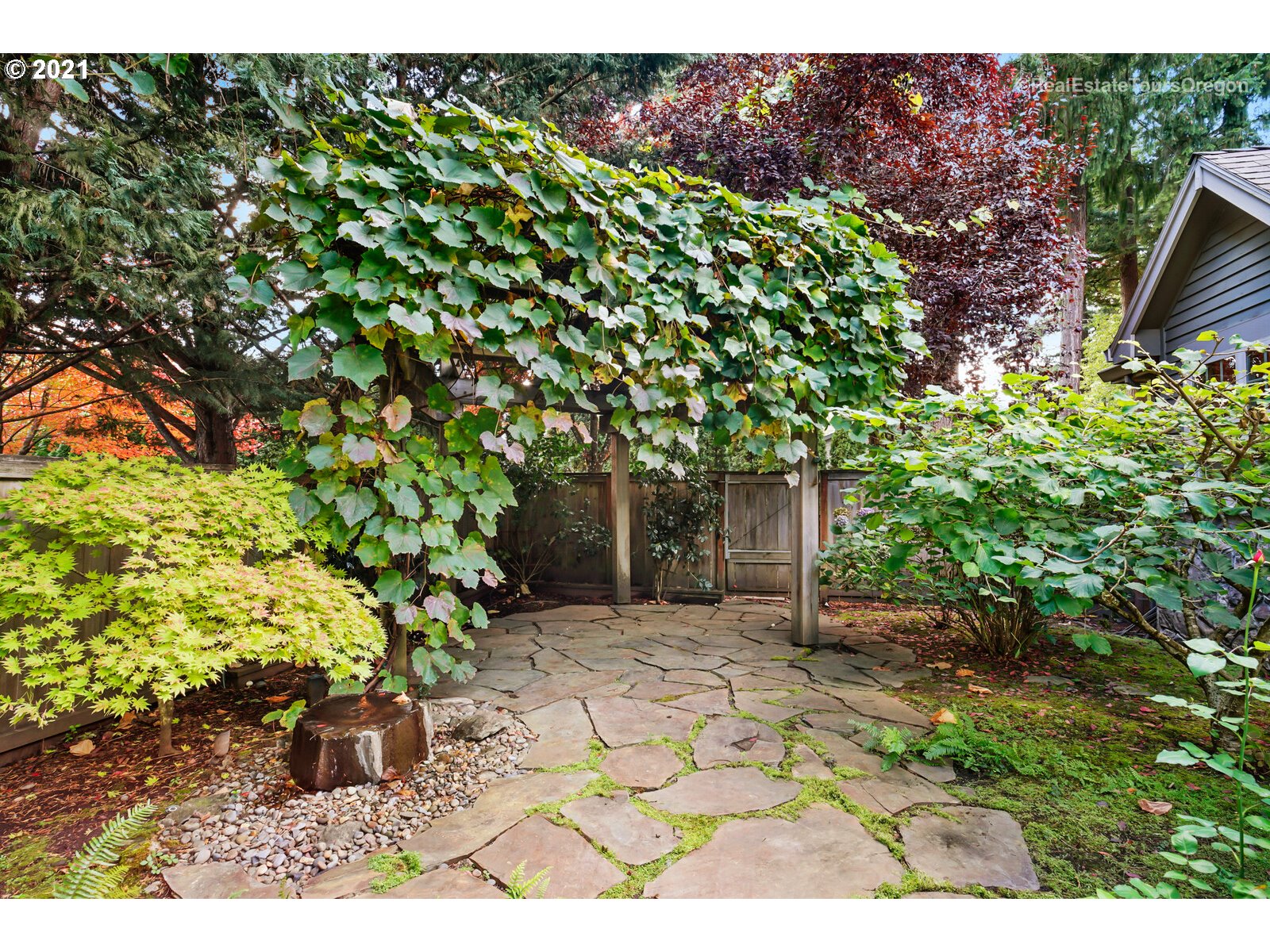 3973 Southwest Childs Road Lake Oswego, OR 97034 - Photo 32 of 32 Gallery Image 32