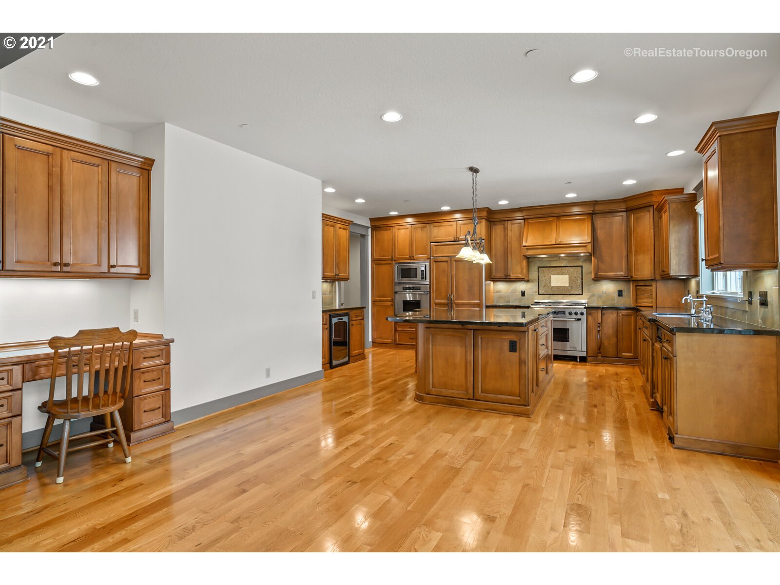 3973 Southwest Childs Road Lake Oswego, OR 97034 - Photo 8 of 32 Gallery Image 8