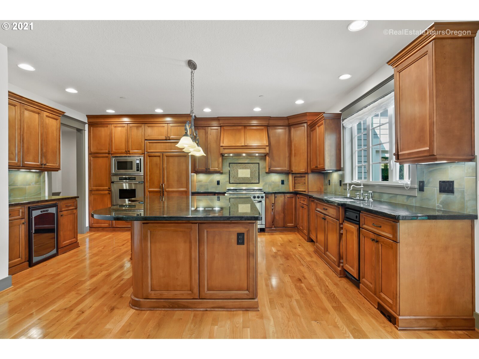 3973 Southwest Childs Road Lake Oswego, OR 97034 - Photo 9 of 32 Gallery Image 9
