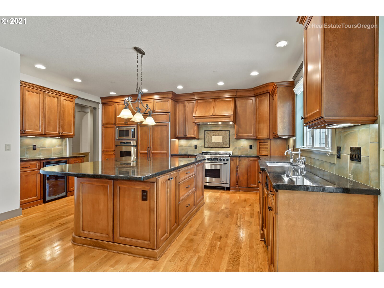 3973 Southwest Childs Road Lake Oswego, OR 97034 - Photo 10 of 32 Gallery Image 10