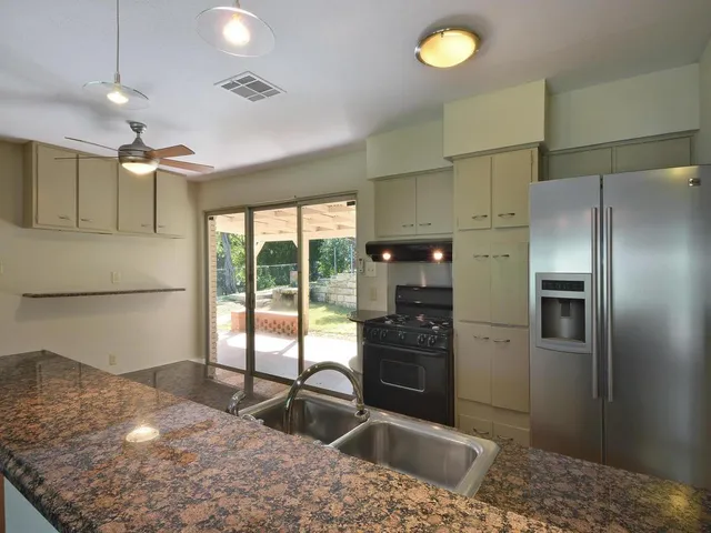 $2,600 | 401 Cherry Hill Drive, Austin, TX 78704