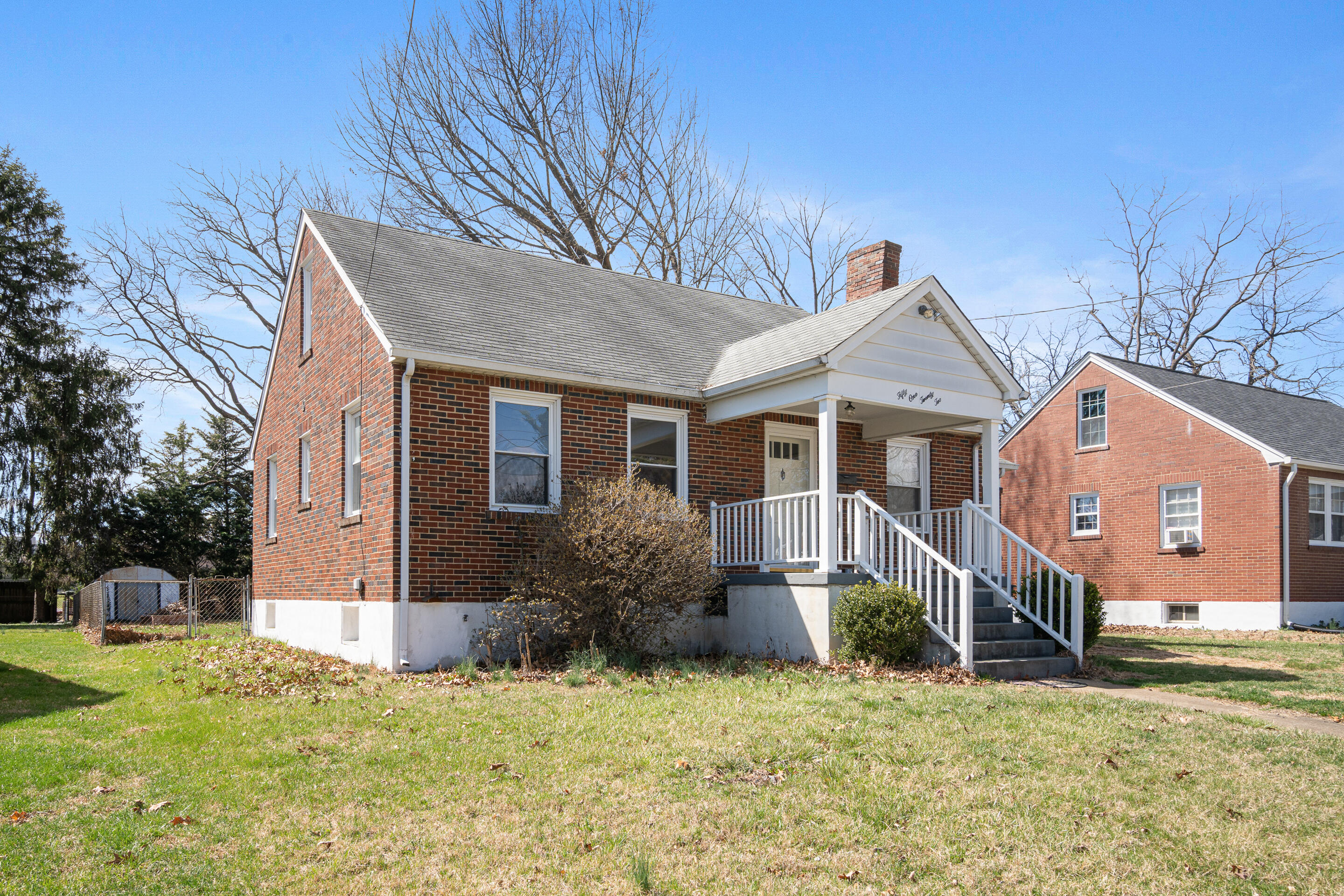 5122 Hearthstone Road Roanoke, VA 24012 - Photo 3 of 31 5122-Hearthstone-Rd-NW-Roanoke-3