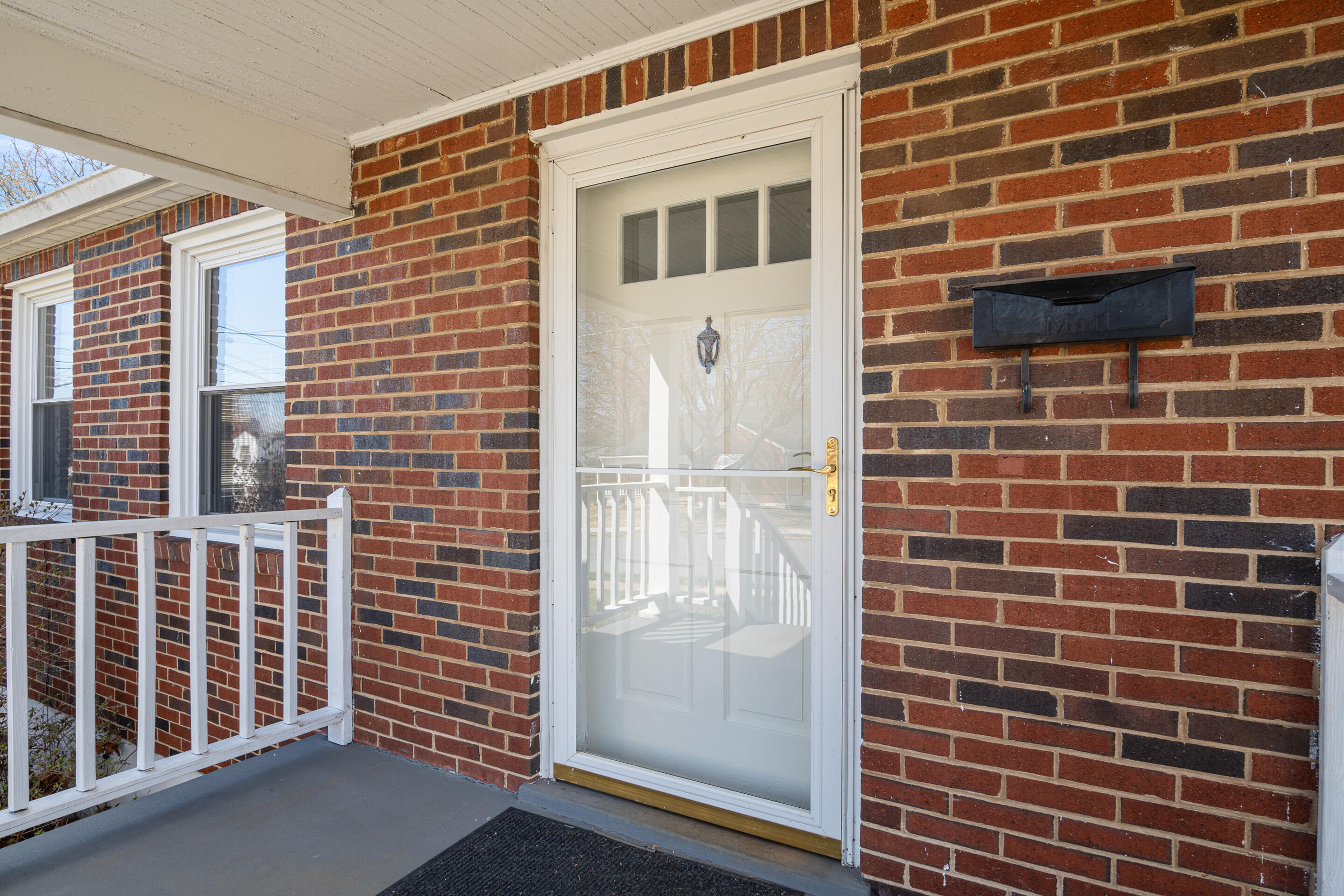 5122 Hearthstone Road Roanoke, VA 24012 - Photo 5 of 31 5122-Hearthstone-Rd-NW-Roanoke-5