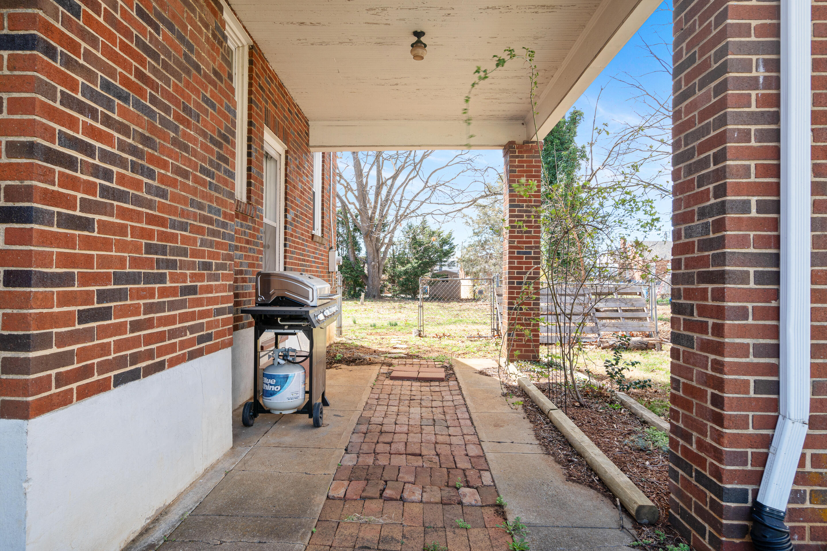 5122 Hearthstone Road Roanoke, VA 24012 - Photo 6 of 31 5122-Hearthstone-Rd-NW-Roanoke-6