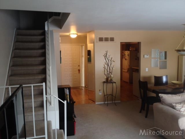 618 Byron Court, Unit 38 Rochester, MI 48307 - Photo 13 of 23 31231022-12.JPG
