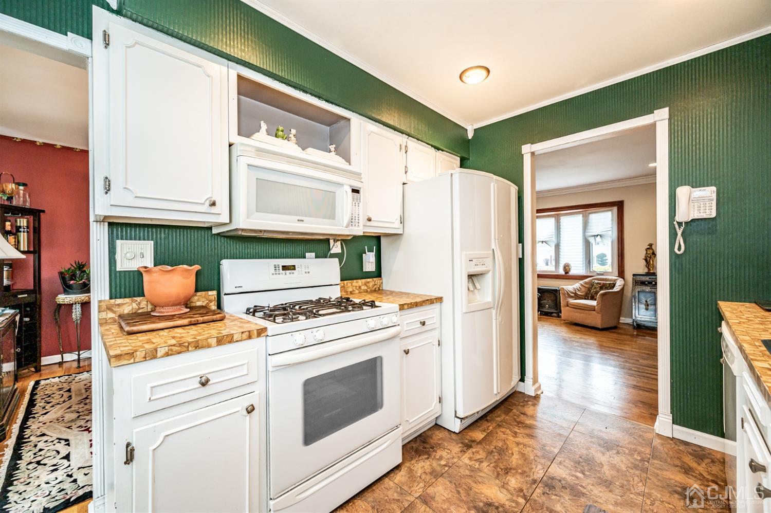 11 Lowell Road Manalapan, NJ 07726 - Photo 14 of 30 Gallery Image 14