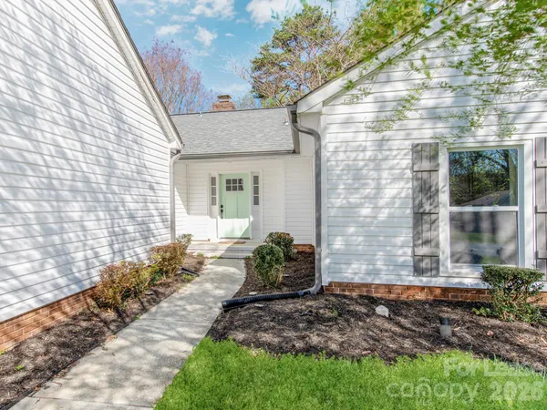 $1,800 | 8242 Walnut Creek Lane, Charlotte, NC 28227