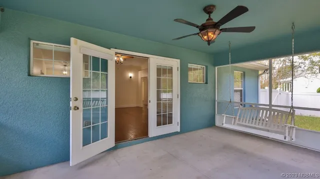 a view of livingroom with an outdoor space