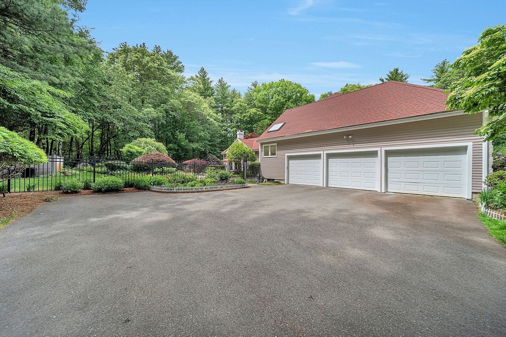 784 Strawberry Hill Road Concord, MA 01742 - Photo 4 of 41