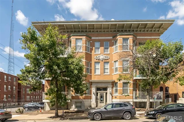 $115,000 | 627 Clara Avenue, Unit 1B, St. Louis, MO 63112
