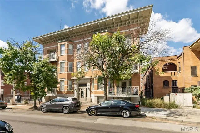 $115,000 | 627 Clara Avenue, Unit 1B, St. Louis, MO 63112