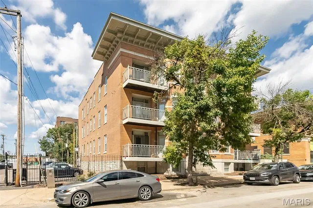 $115,000 | 627 Clara Avenue, Unit 1B, St. Louis, MO 63112