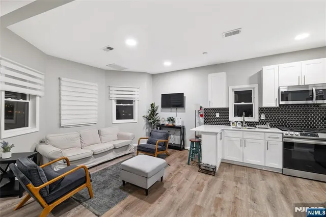 $899,999 | 396 14th Avenue, Irvington, NJ 07111