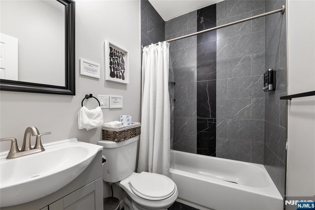 396 14th Avenue Irvington, NJ 07111 - Photo 31 of 46