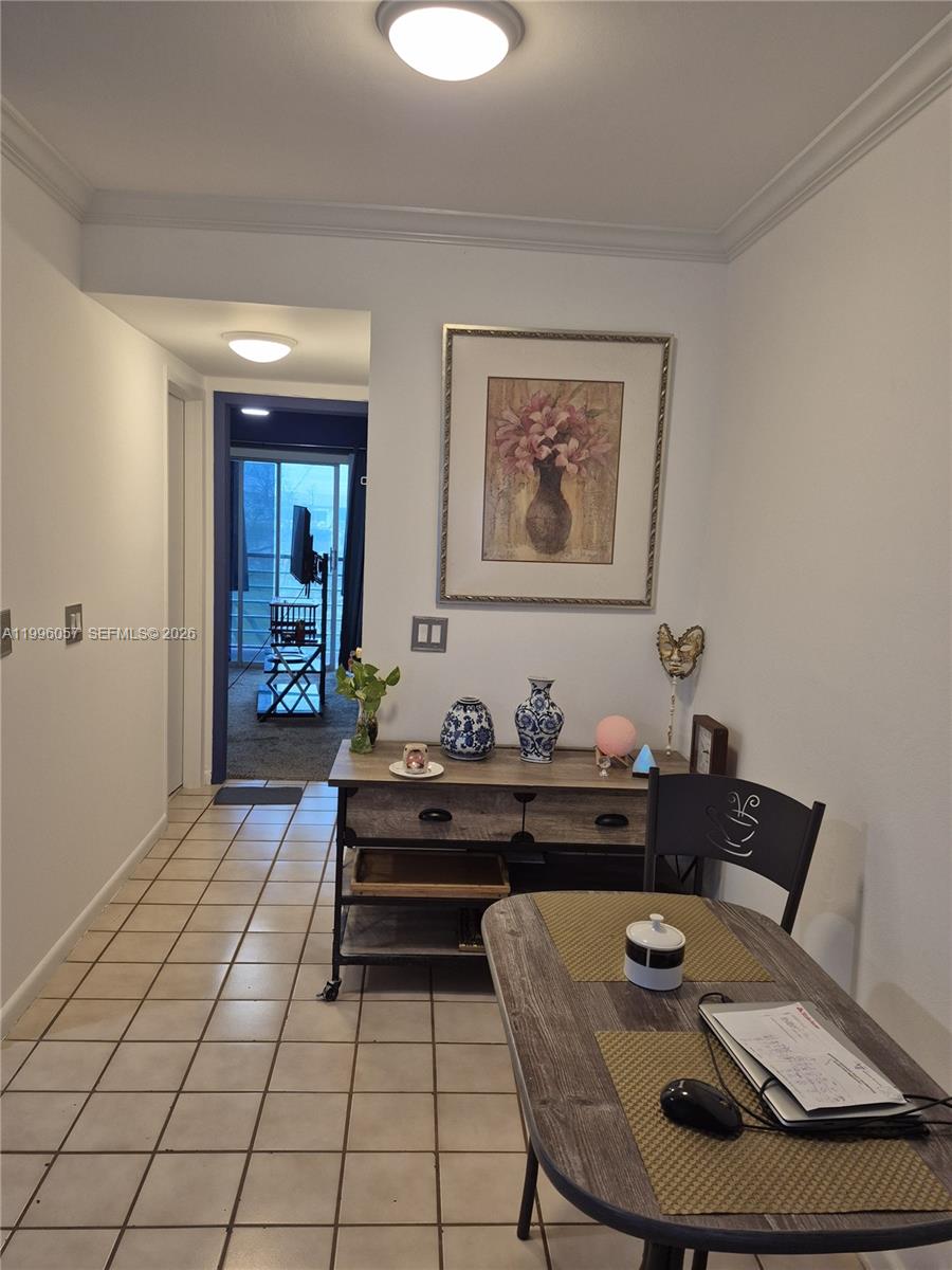 371 Brighton I, Unit 371 Boca Raton, FL 33434 - Photo 14 of 37 a view of a dining room with furniture