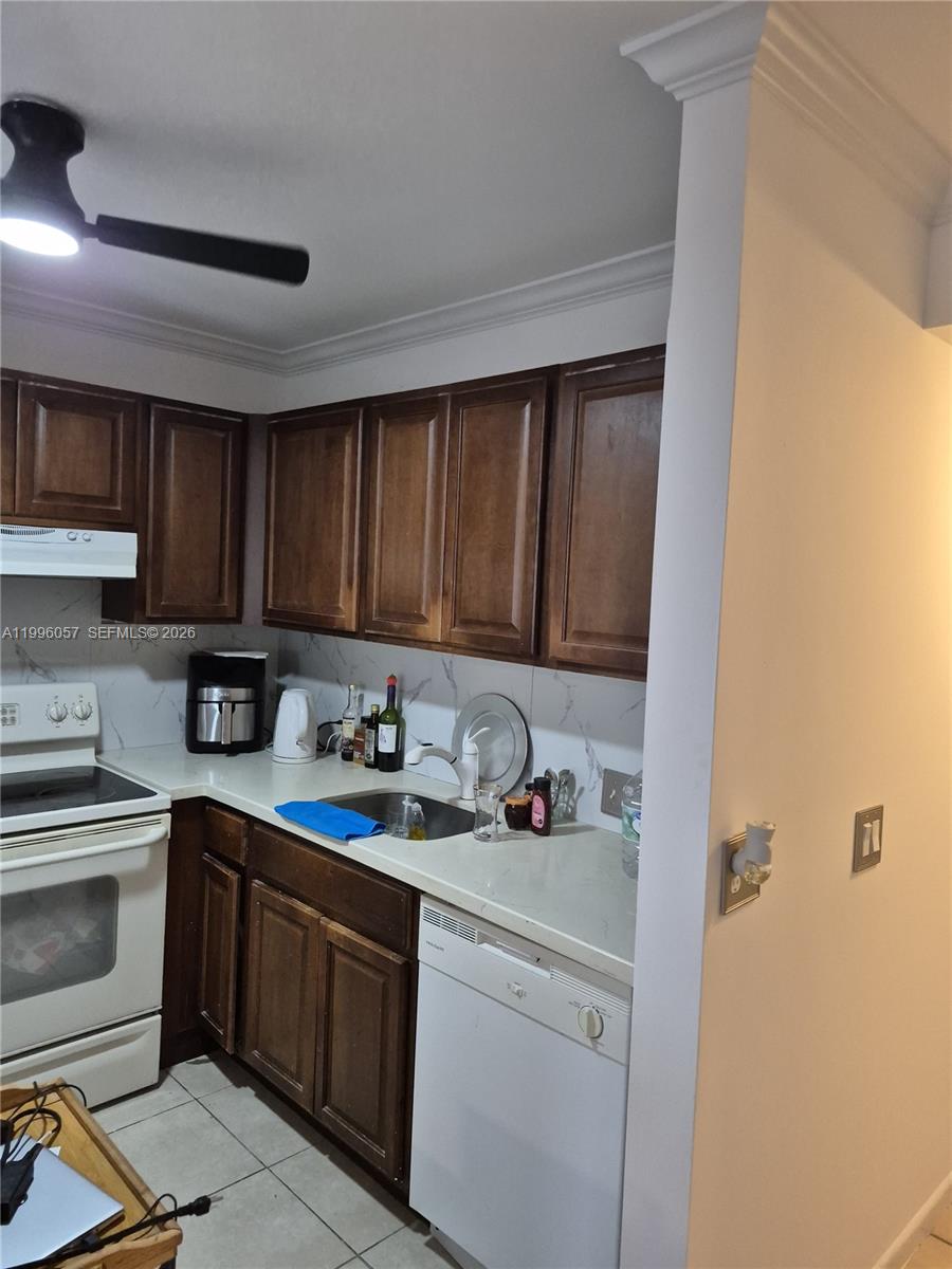 371 Brighton I, Unit 371 Boca Raton, FL 33434 - Photo 3 of 37 a kitchen with a sink a stove and cabinets