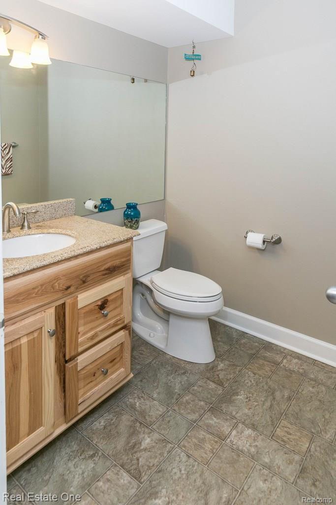 553 Harrow Court, Unit 44 Rochester, MI 48307 - Photo 12 of 32 Updated 1/2 Bath off Great Room!