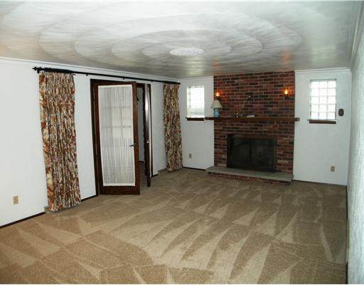 14670 Winchester Road Trafford, PA 15085 - Photo 7 of 18 Living Room.