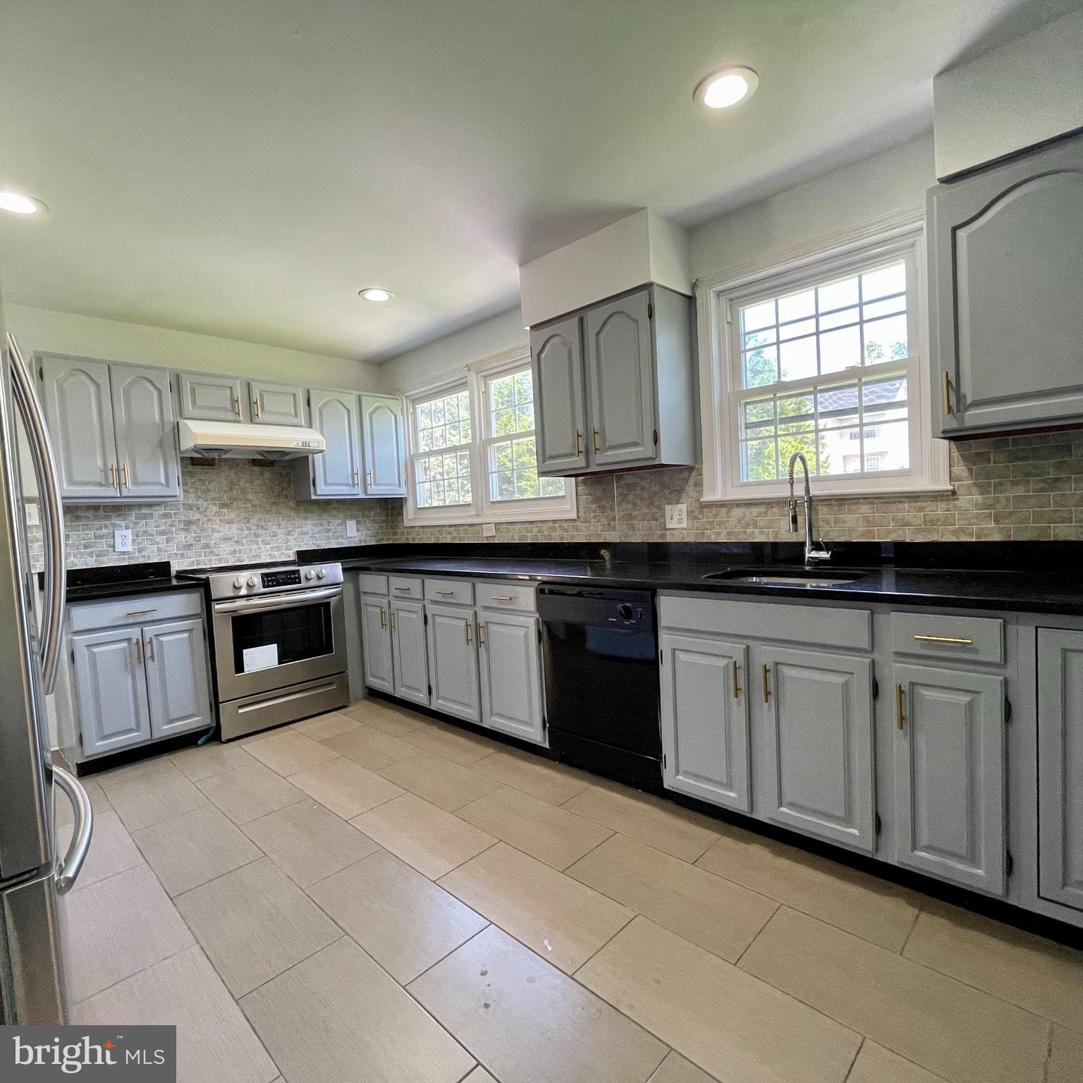2005 Queensguard Road Silver Spring, MD 20906 - Photo 17 of 73