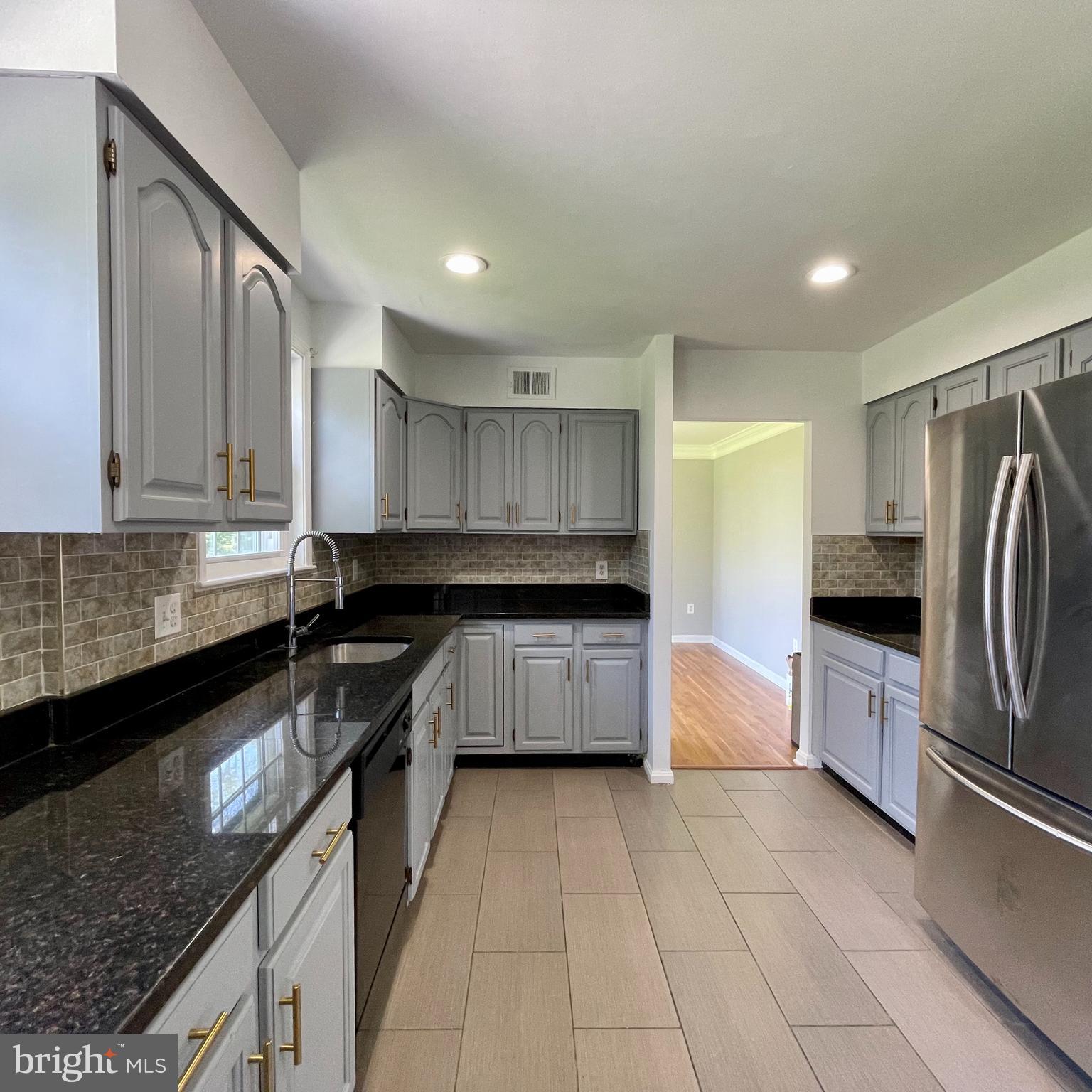 2005 Queensguard Road Silver Spring, MD 20906 - Photo 20 of 73