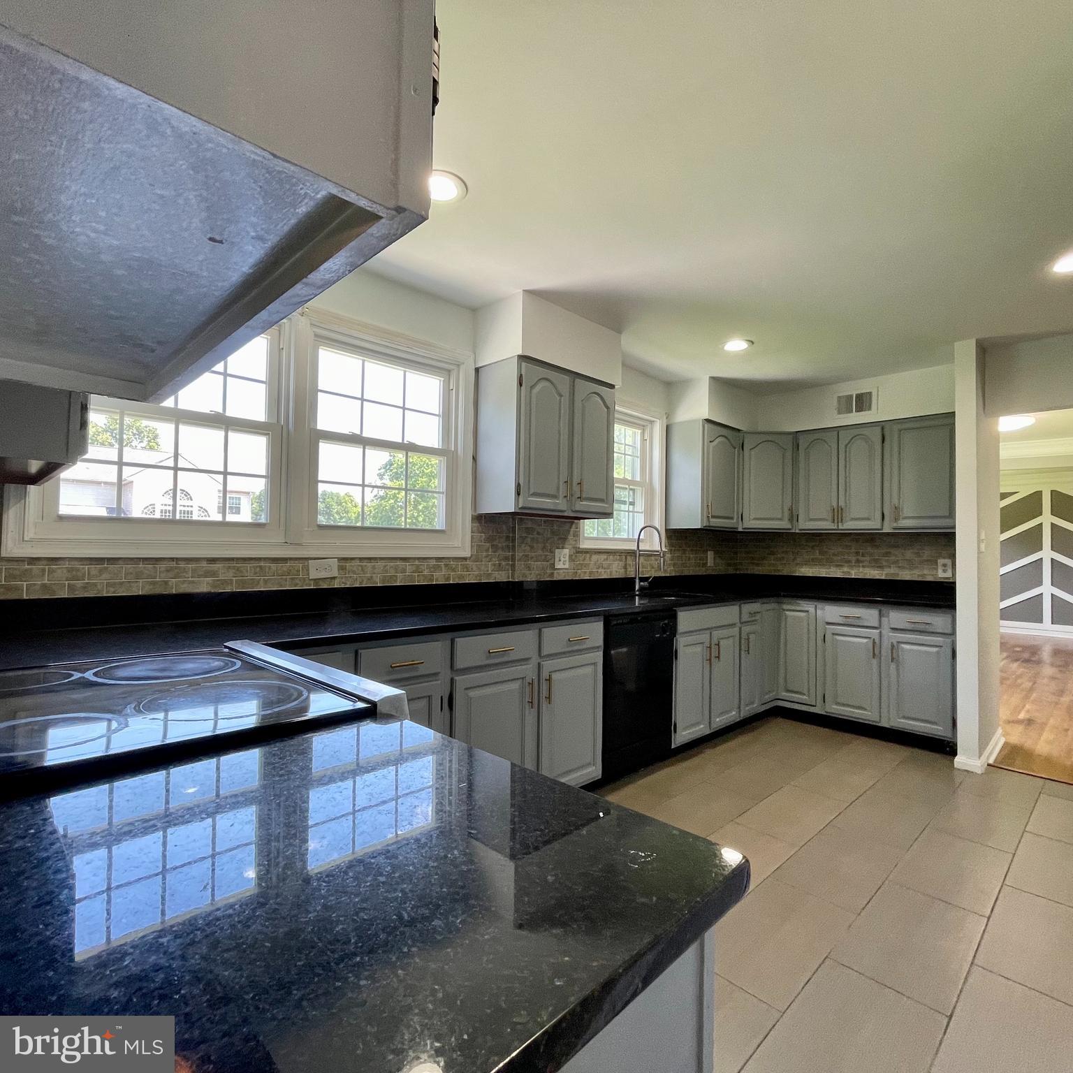 2005 Queensguard Road Silver Spring, MD 20906 - Photo 21 of 73