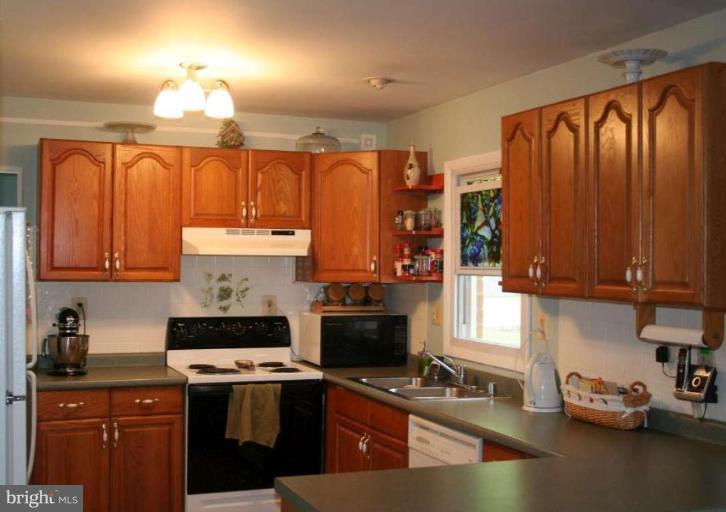 504 Trimble Road Joppa, MD 21085 - Photo 4 of 9 Kitchen