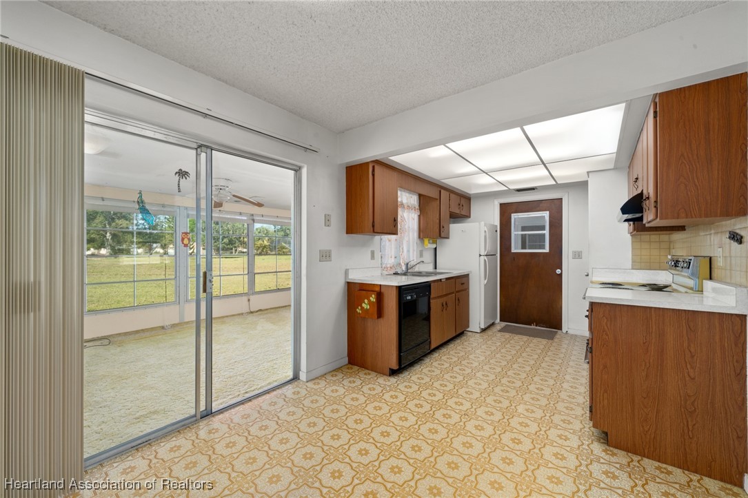 5833 Thunder Road Sebring, FL 33876 - Photo 9 of 42 Gallery Image 9