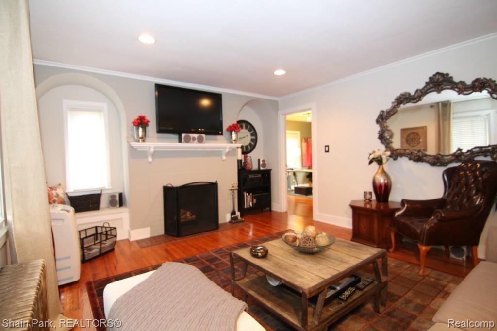 1351 East Maple Road Birmingham, MI 48009 - Photo 10 of 32 Beautifully Appointed