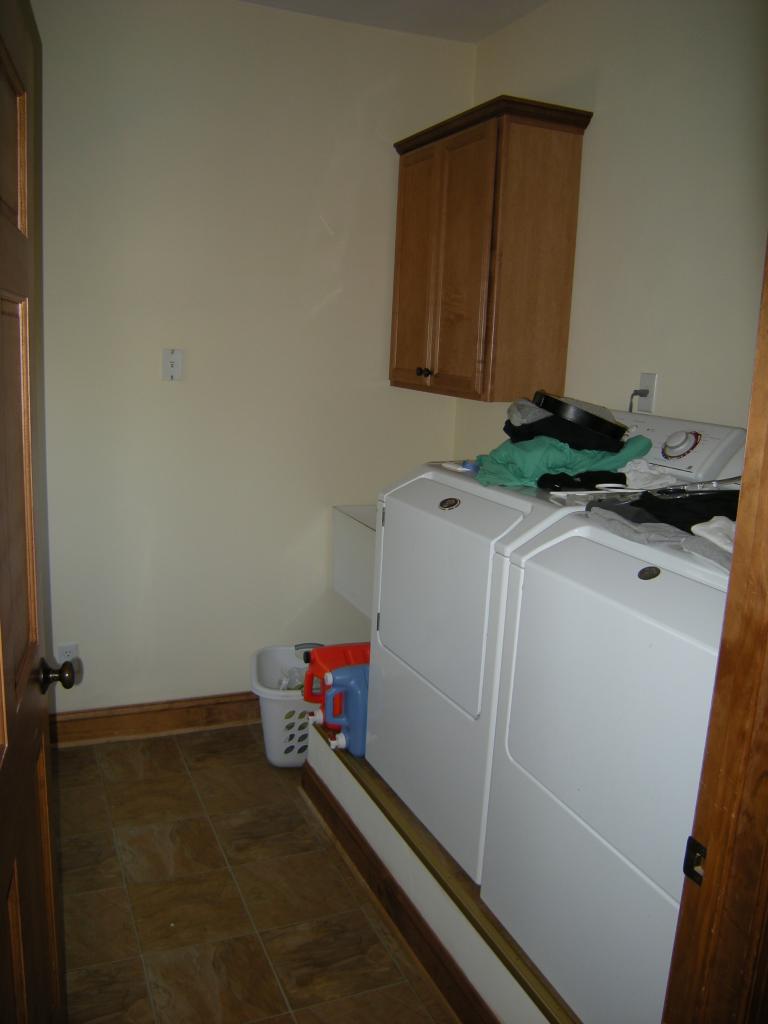 6802 Mt Chestnut Road Roanoke, VA 24018 - Photo 13 of 19 Laundry