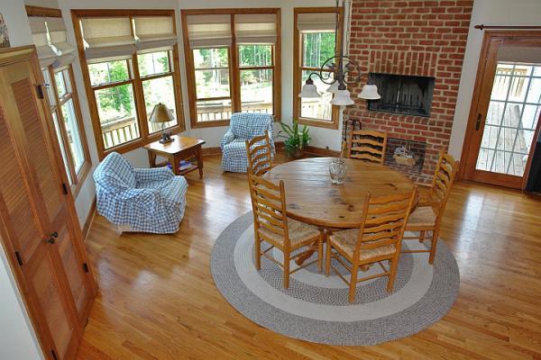 Breakfast Area w/fireplace