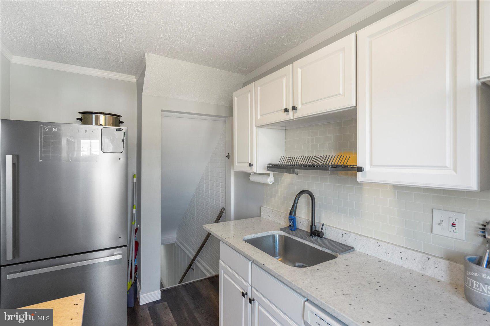 1016 Downton Road Halethorpe, MD 21227 - Photo 14 of 35