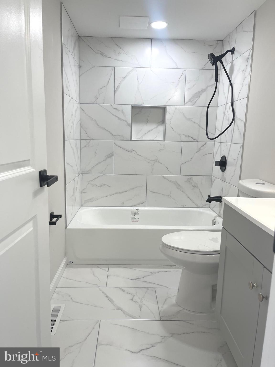 1221 East Oliver Street Baltimore, MD 21202 - Photo 5 of 6 Bathroom #2