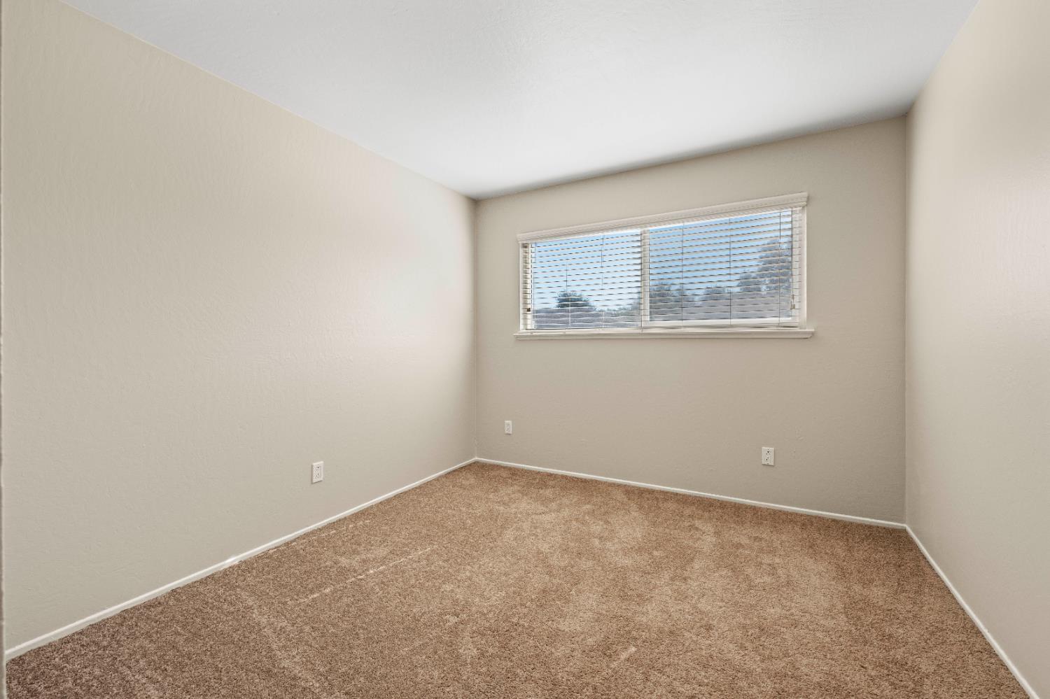325 Archway Avenue Rio Linda, CA 95673 - Photo 13 of 29 an empty room with windows