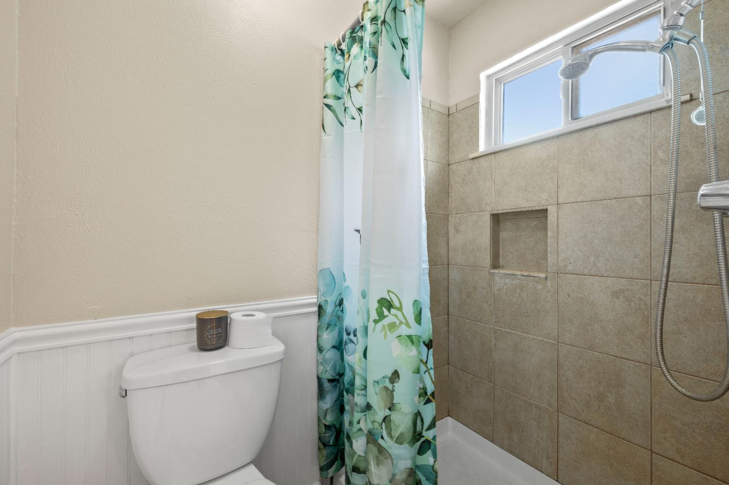 325 Archway Avenue Rio Linda, CA 95673 - Photo 18 of 29 a bathroom with a toilet and a shower