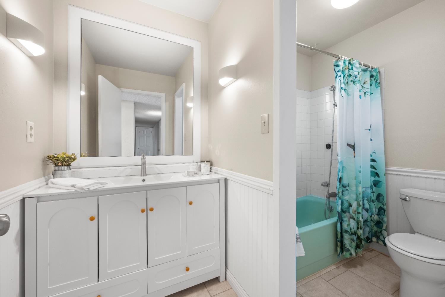 325 Archway Avenue Rio Linda, CA 95673 - Photo 21 of 29 a bathroom with a sink toilet and shower