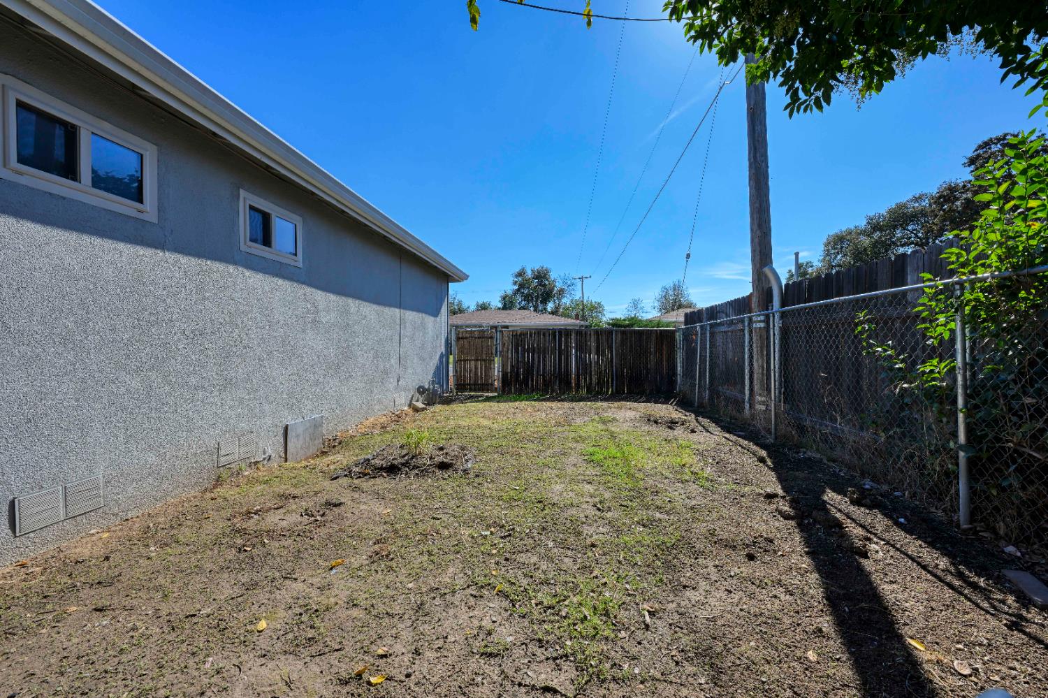 325 Archway Avenue Rio Linda, CA 95673 - Photo 27 of 29 a backyard of a house