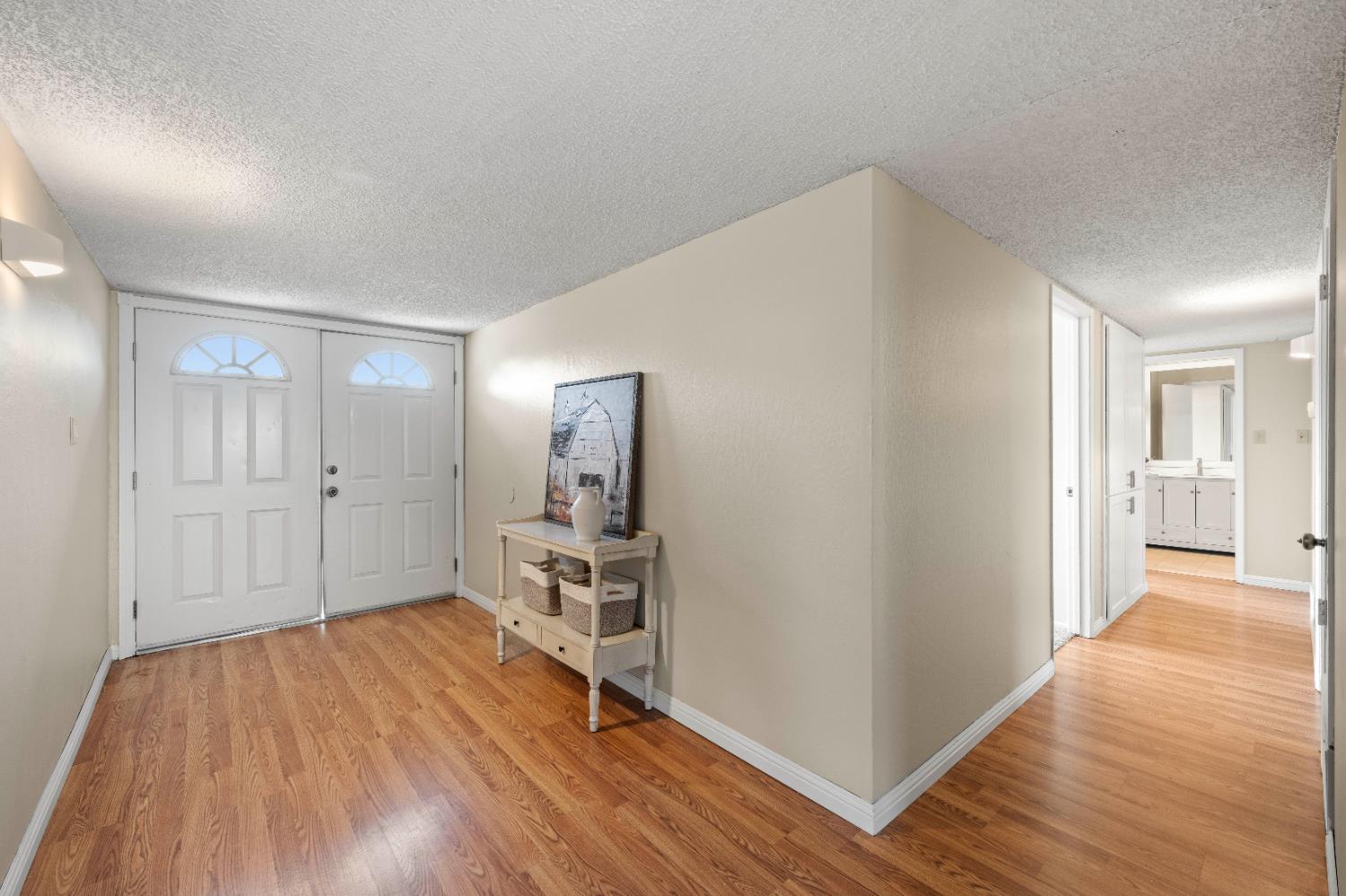 325 Archway Avenue Rio Linda, CA 95673 - Photo 4 of 29 a view of a livingroom with wooden floor