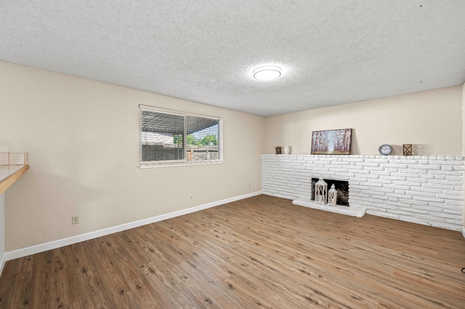 325 Archway Avenue Rio Linda, CA 95673 - Photo 10 of 29 a view of empty room with wooden floor
