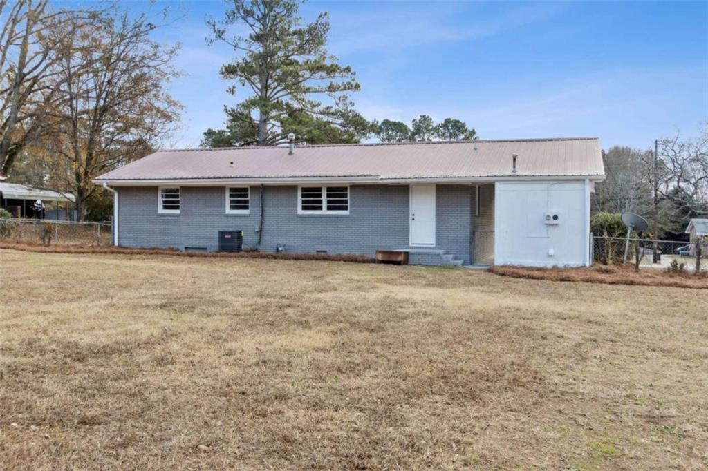 269 Elks Street Winder, GA 30680 - Photo 42 of 42 front view of a house with a yard