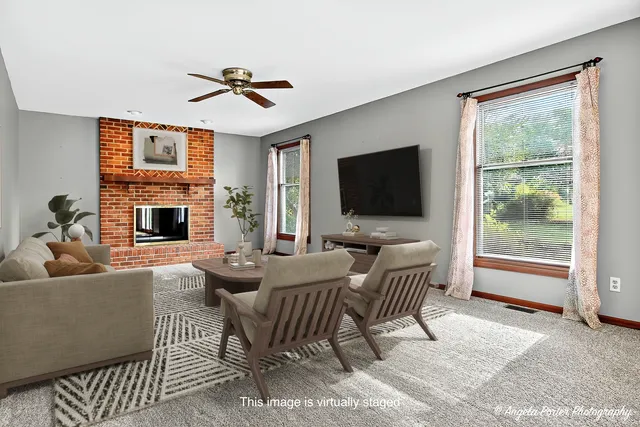 $525,000 | 2215 Crystal Circle, Crystal Lake, IL 60012