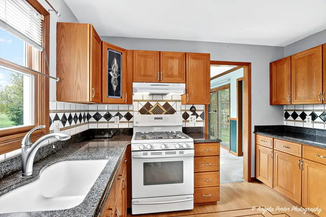 $525,000 | 2215 Crystal Circle, Crystal Lake, IL 60012