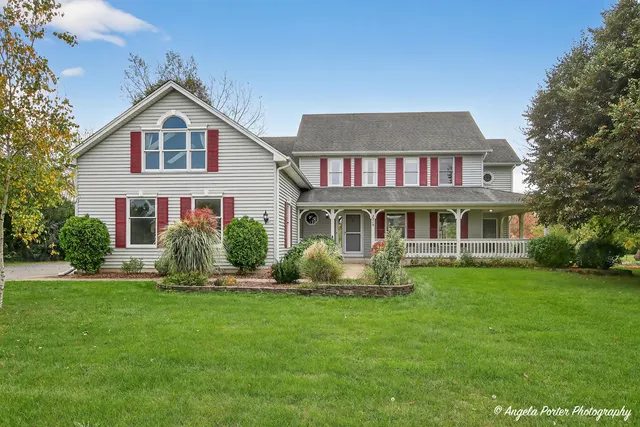 $525,000 | 2215 Crystal Circle, Crystal Lake, IL 60012